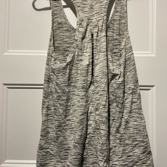 Lululemon ladies singlet - Picture 2 of 3